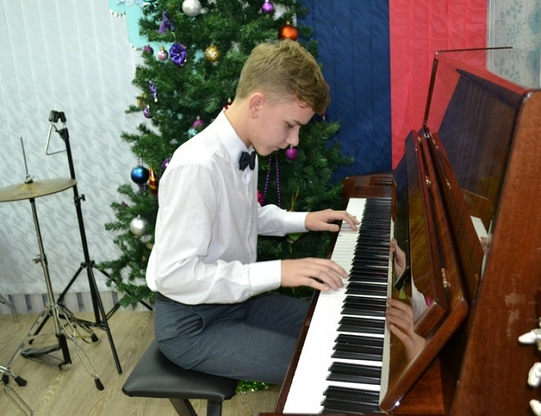 Новогодний концерт "Музыкальный огонёк"