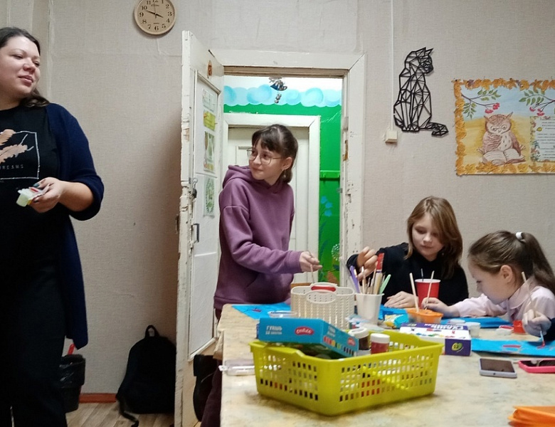 Снегирь на ветке рябины