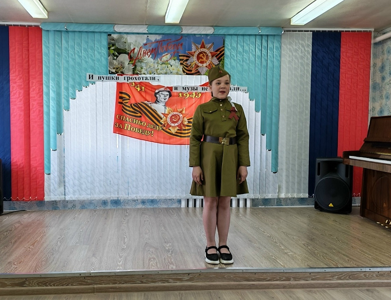 И пушки грохотали, и музы не молчали...