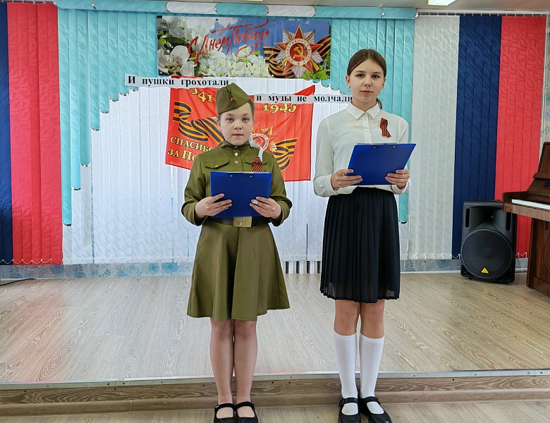 И пушки грохотали, и музы не молчали...