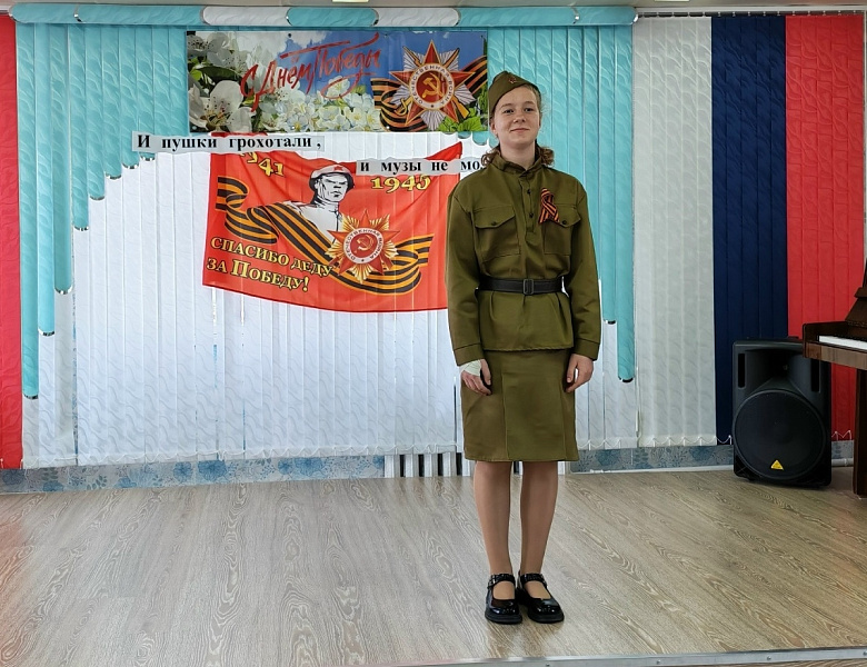 И пушки грохотали, и музы не молчали...